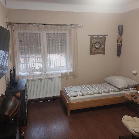 Feher Galamb Apartman Gyál Exterior foto